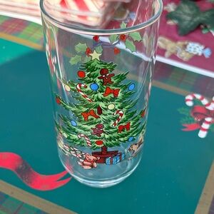 Luminarc Vintage Christmas Tree Glasses. Set of 8. Glasses at 16 oz.